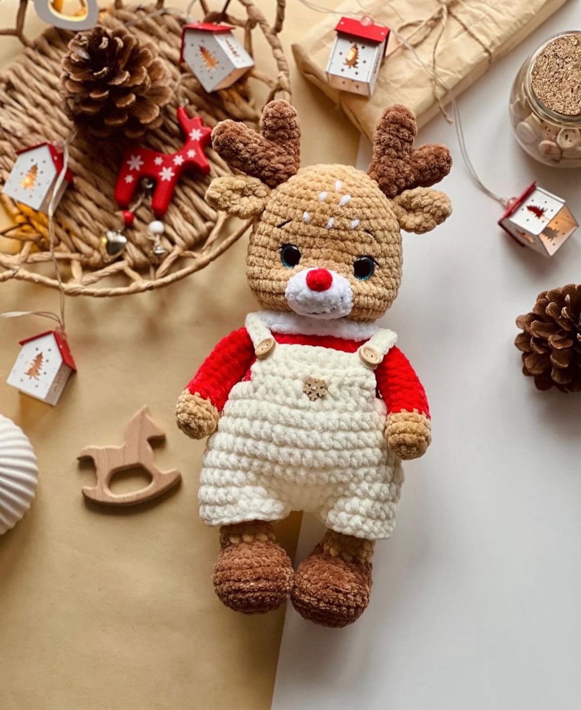 Renne de Noël “Lenya” – Modèle de crochet (PDF)